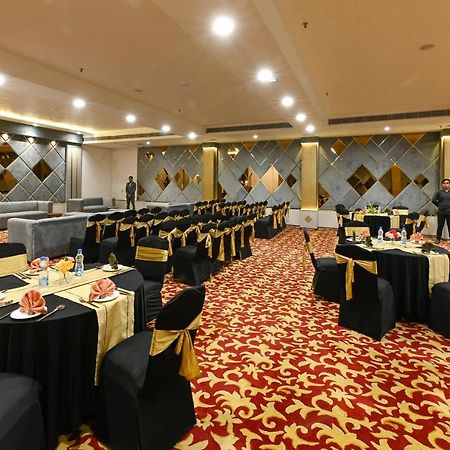 Hotel Avalon Palms Agra アーグラ エクステリア 写真
