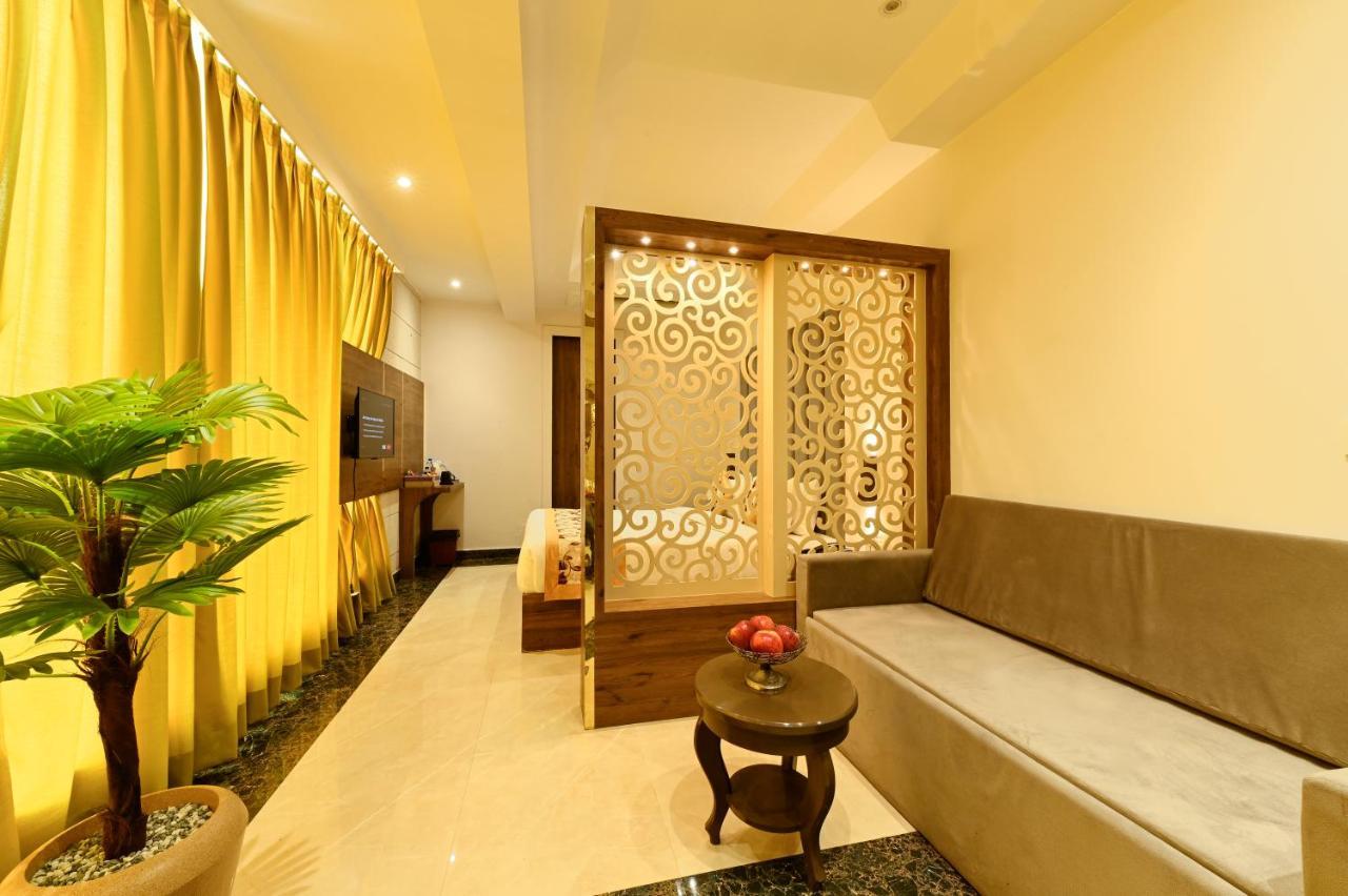 Hotel Avalon Palms Agra アーグラ エクステリア 写真