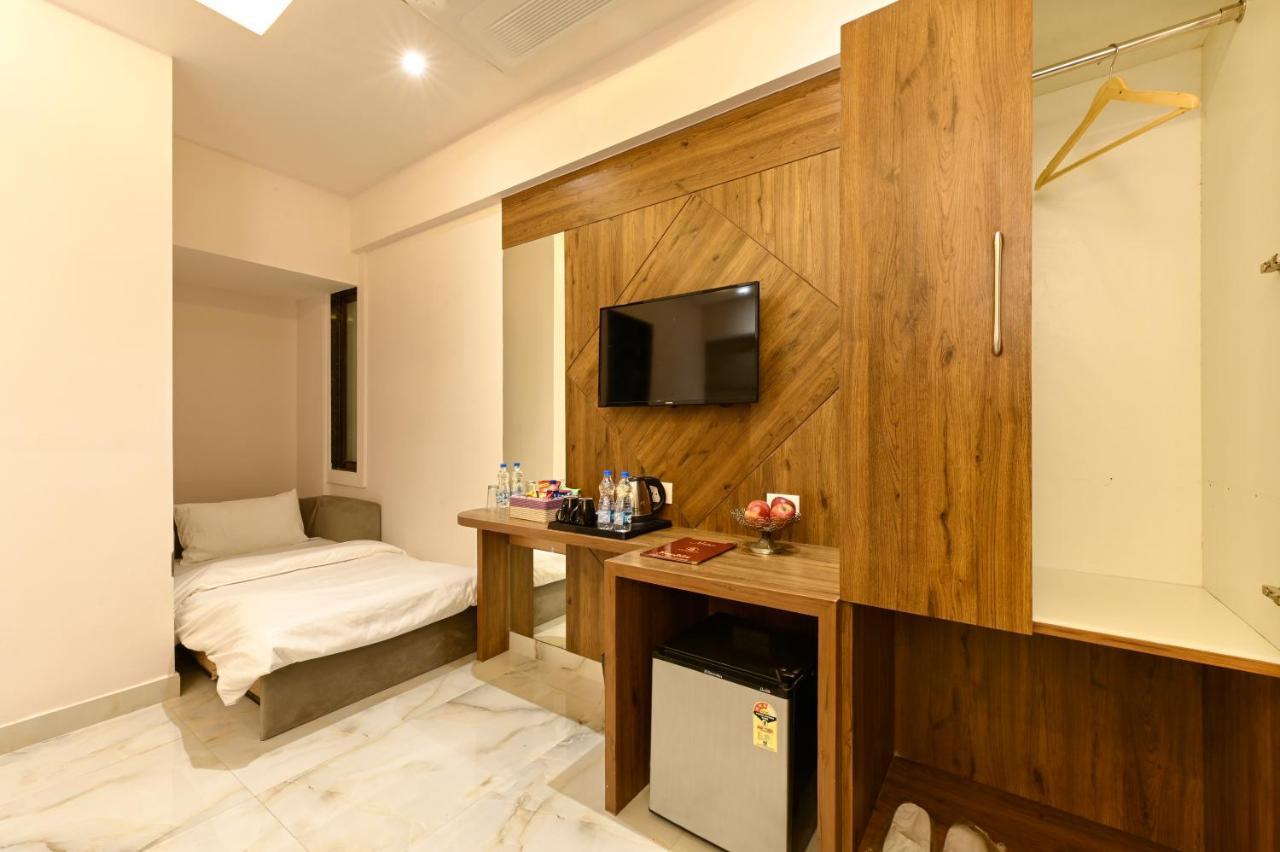 Hotel Avalon Palms Agra アーグラ エクステリア 写真