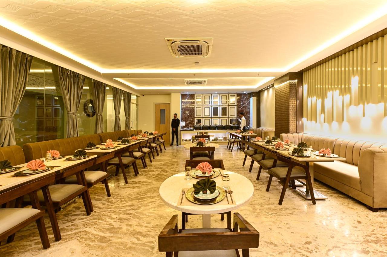 Hotel Avalon Palms Agra アーグラ エクステリア 写真