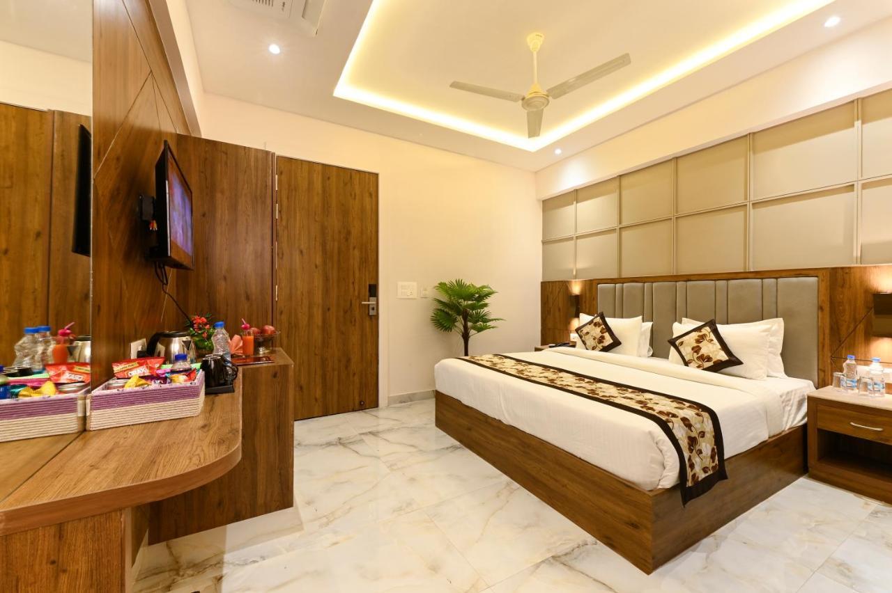 Hotel Avalon Palms Agra アーグラ エクステリア 写真