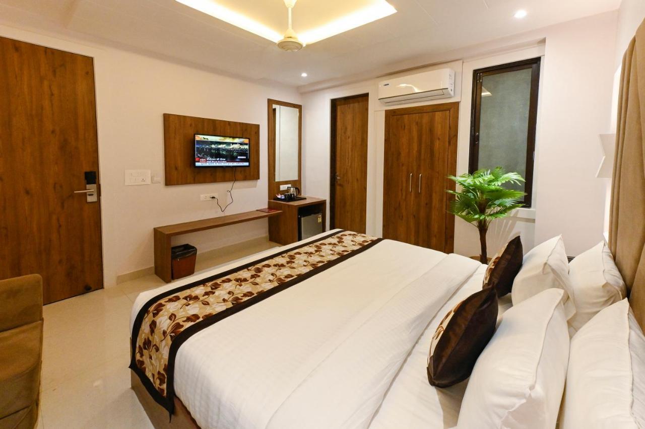 Hotel Avalon Palms Agra アーグラ エクステリア 写真