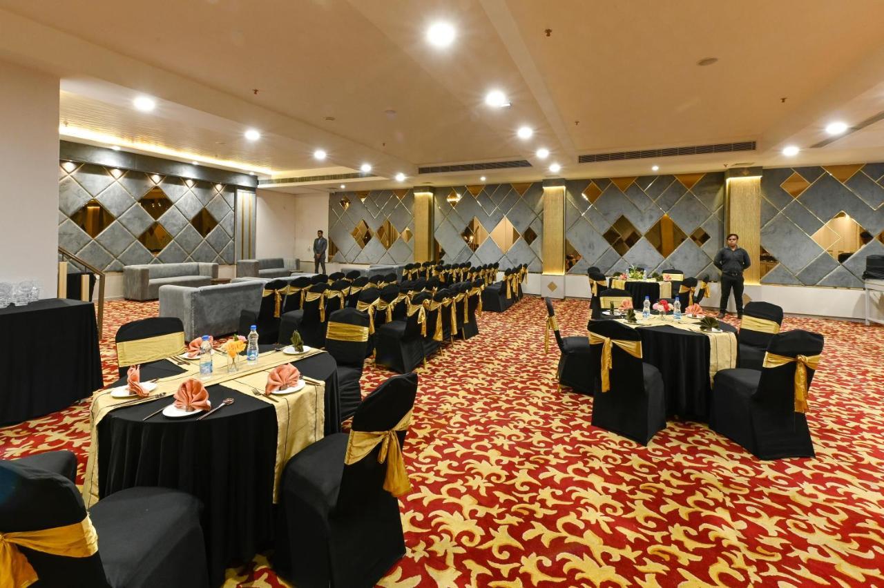 Hotel Avalon Palms Agra アーグラ エクステリア 写真